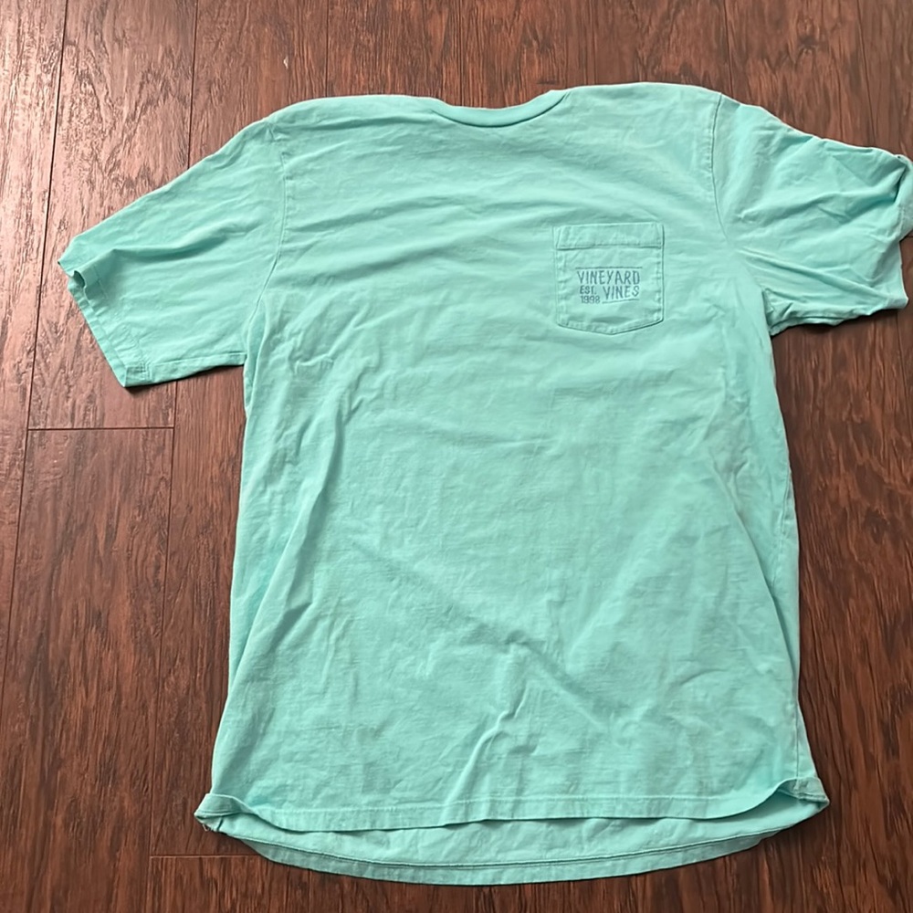Mens Vineyard Vines t shirt with pocket size large